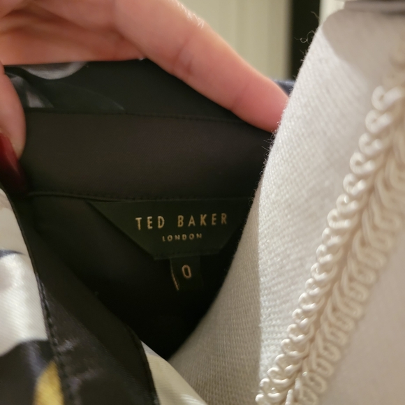 ❤️TED BAKER BLACK FLORAL BUTTON UP BLOUSE - Picture 7 of 8